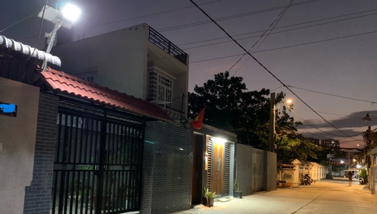 BÁN NHÀ ĐẸP, MỚI XÂY FULL NỘI THẤT, đường Đào Tông Nguyên, Huyện Nhà Bè. 
DTSD 120M2
Gía 5,2 tỷ TL